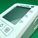 فشارسنج بازویی دیجیتال مایکرولایف مدل BP B1 Classic با قابلیت تشخیص آریتمی، نمایش میانگین نتایج و ذخیره 30 رکورد اندازهگیری، مناسب بازو 22 تا 42 سانتیمتر و دارای تاییدیه CE